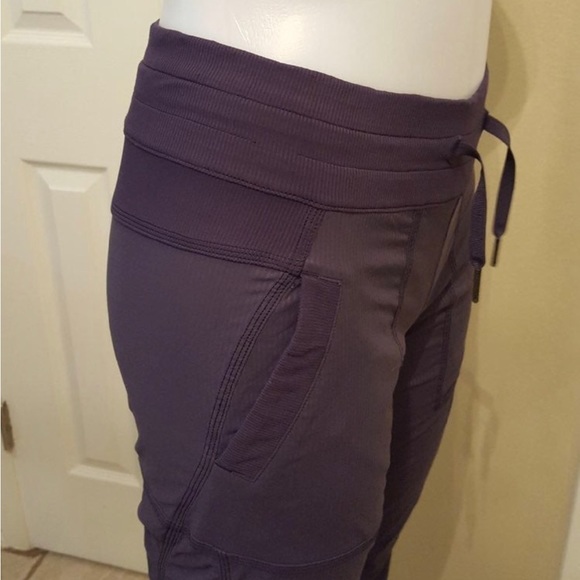 Lululemon Studio Crop 2   #2-21 - Picture 15 of 16